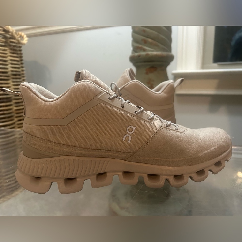 W8 On Cloud Hi Monochrome Desert/Taupe High-top running Sneakers